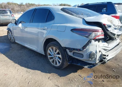 2023 Toyota Camry Le z USA, uszkodzony, nr VIN 4T1C11AK7PU085045